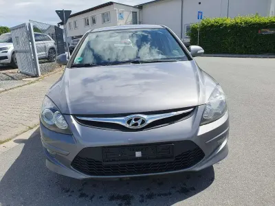 Gebraucht Hyundai i30 Classic 90 PS (66 kW) 2012 Steel gray Kleinwagen