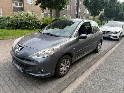 Gebraucht Peugeot 206+ Style 60 PS (44 kW) 2010 Grau Kleinwagen