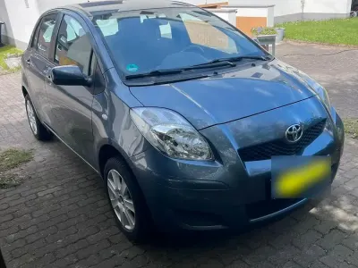 Gebraucht Toyota Yaris 69 PS (50 kW) 2009 Grau Kleinwagen