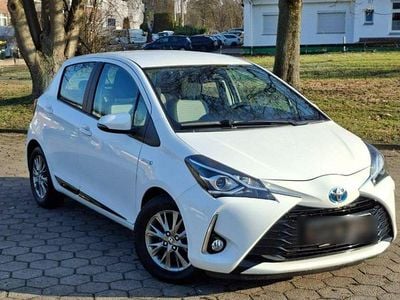 Weiß Gebraucht 2018 Toyota Yaris Hybrid Team Kleinwagen | 13.500 € (Fairer Preis)
