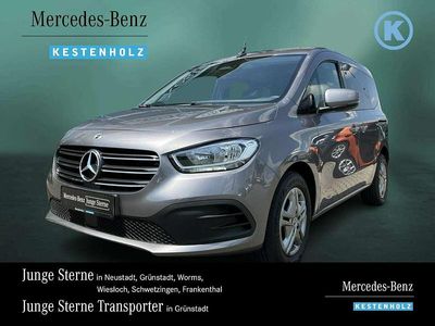 Chromitgrau Gebraucht 2023 Mercedes T180 Style Van / Kleinbus | 26.790 € (Fairer Preis)