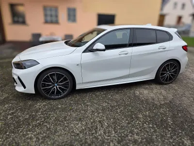Gebraucht BMW 120 M Sport 178 PS (130 kW) 2021 Weiß Limousine