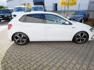 Używany VW Polo R-line 95 KM (69 kW) 2020 Biały Hatchback