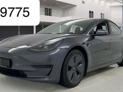 Grau Gebraucht 2021 Tesla Model 3 Standard Range Limousine | 22.950 € (Guter Preis)