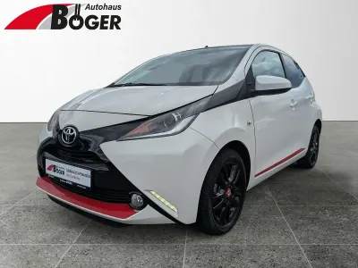 Używany Toyota Aygo X-play 69 KM (50 kW) 2016 Biały Hatchback