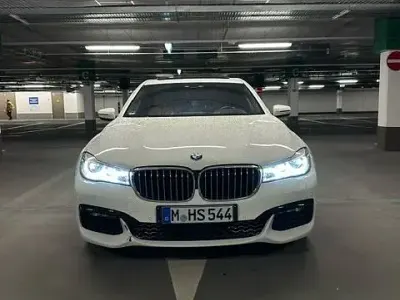 Gebraucht BMW 750 M Sport 449 PS (330 kW) 2017 Weiß Limousine