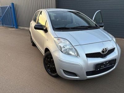 Silber Gebraucht 2009 Toyota Yaris Limousine | 2.799 € (Fairer Preis)
