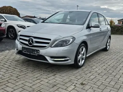 Gebraucht Mercedes B180 122 PS (89 kW) 2012 Silber Kleinwagen