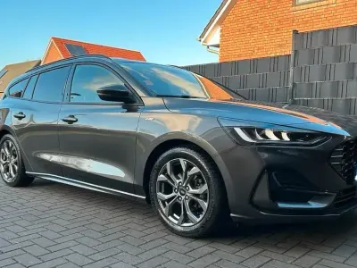 Gebraucht Ford Focus ST-Line X 155 PS (114 kW) 2024 Grau Limousine