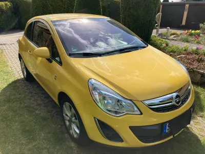Usado Opel Corsa Color Edition 69 HP (50 kW) 2012 Amarelo Citadino