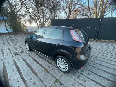 Gebraucht Fiat Punto 69 PS (50 kW) 2012 Schwarz Kleinwagen