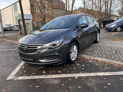 Gebraucht Opel Astra Edition 105 PS (77 kW) 2016 Grau Limousine