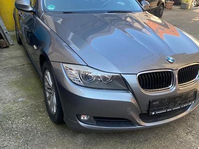 Gebraucht BMW 320 184 PS (135 kW) 2010 Grau Kombi