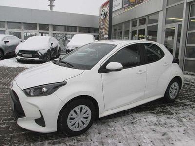 Gebraucht Toyota Yaris Hybrid Comfort 92 PS (67 kW) 2022 Schneeweiß Limousine