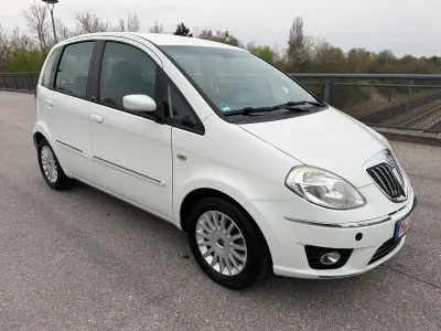 Usata Lancia Musa 95 CV (69 kW) 2009 Bianco Monovolume