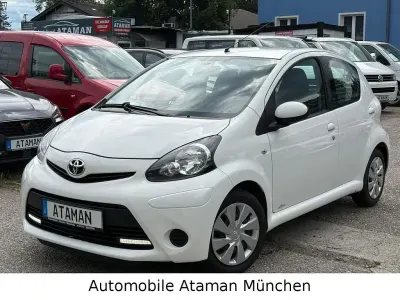 Gebraucht Toyota Aygo Cool 68 PS (50 kW) 2012 Cool white Kleinwagen
