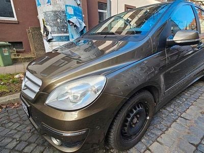 Gebraucht Mercedes B180 109 PS (80 kW) 2009 Braun Van / Kleinbus