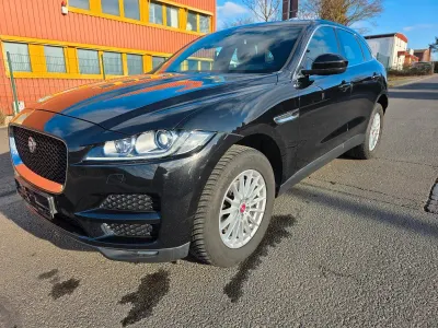 Käytetty Jaguar F-Pace Pure 179 HP (131 kW) 2016 Musta Katumaasturi