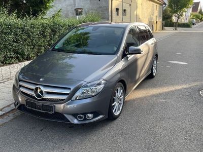 Mercedes B200
