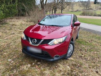 Gebraucht Nissan Qashqai 115 PS (84 kW) 2016 Rot SUV