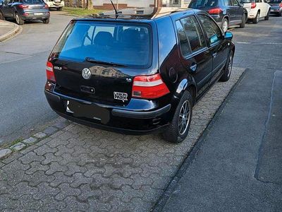 Schwarz Gebraucht 2003 VW Golf IV Kleinwagen | 1.250 € (Fairer Preis)