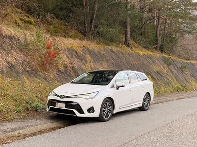 Gebraucht Toyota Avensis Executive 143 PS (105 kW) 2015 Weiß Kombi