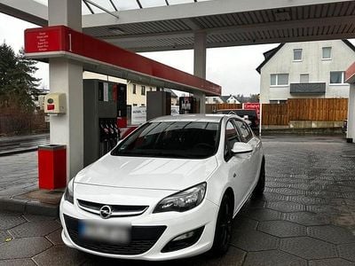 Gebraucht Opel Astra 115 PS (84 kW) 2015 Weiß Kleinwagen