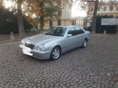 Gebraucht Mercedes E240 Elegance 170 PS (125 kW) 2000 Silber Limousine