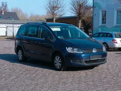 Gebraucht VW Sharan Comfortline 177 PS (130 kW) 2014 Blau Van / Kleinbus