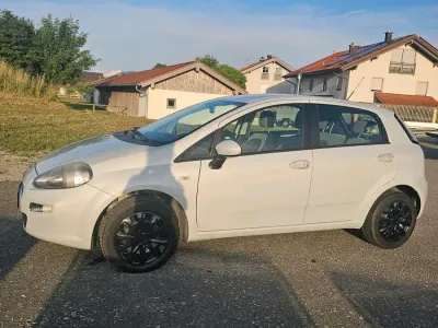 Gebraucht Fiat Punto Evo 69 PS (50 kW) 2012 Grau Kleinwagen