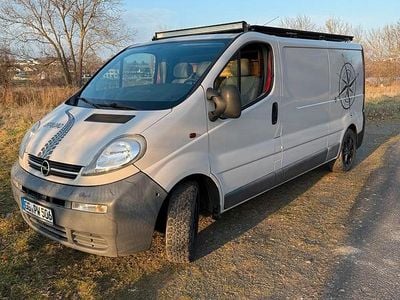 Grau Gebraucht 2003 Opel Vivaro Van / Kleinbus | 6.199 €