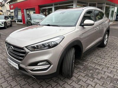Gebraucht Hyundai Tucson Intro Edition 177 PS (130 kW) 2016 Gelb SUV