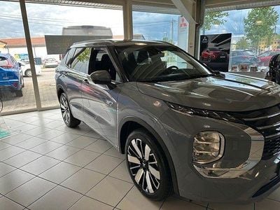 Grau Gebraucht 2025 Mitsubishi Outlander P-HEV Top SUV | 47.990 € (Guter Preis)