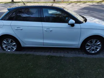 Gebraucht Audi A1 Sportback Ambition 86 PS (63 kW) 2013 Weiß Kleinwagen