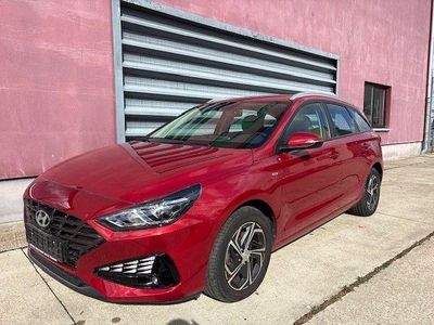 Gebraucht Hyundai i30 Select 120 PS (88 kW) 2023 Rot Kombi