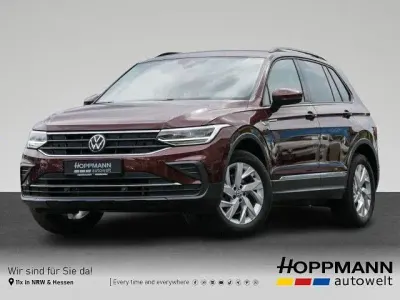 Gebraucht VW Tiguan Life 131 PS (96 kW) 2022 Ginger brown metallic SUV