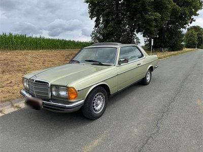 Usata Mercedes 230 136 CV (100 kW) 1983 Verde Coupé