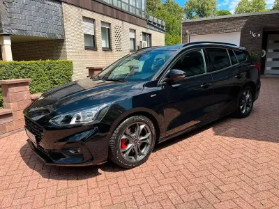 Gebraucht Ford Focus ST-Line 125 PS (91 kW) 2019 Schwarz Limousine