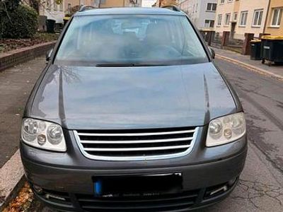 Grau Gebraucht 2004 VW Touran Van / Kleinbus | 1.800 € (Fairer Preis)