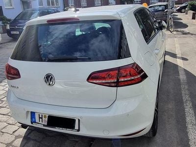 Gebraucht VW Golf VII LOUNGE 110 PS (80 kW) 2016 Weiß Limousine