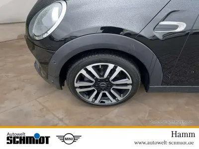 Gebraucht Mini ONE 102 PS (75 kW) 2018 Midnight black metallic Kleinwagen