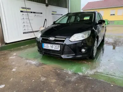 Gebraucht Ford Focus 105 PS (77 kW) 2014 Schwarz Kombi