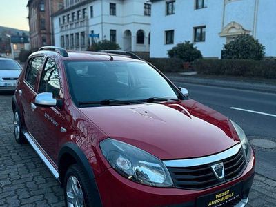 Rot Gebraucht 2012 Dacia Sandero Essentiel Limousine | 3.900 € (Fairer Preis)