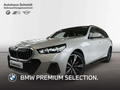Gebraucht BMW 520 M Sport 197 PS (144 kW) 2025 Mineralweiß Kombi