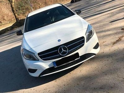 Gebraucht Mercedes A180 Edition 122 PS (89 kW) 2014 Weiß Limousine