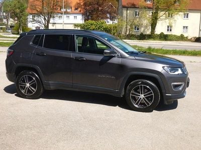 Begagnad Jeep Compass Limited 170 HK (125 kW) 2021 Grå SUV