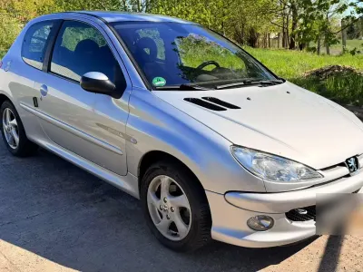 Gebraucht Peugeot 206 Quiksilver 88 PS (64 kW) 2005 Silber Kleinwagen