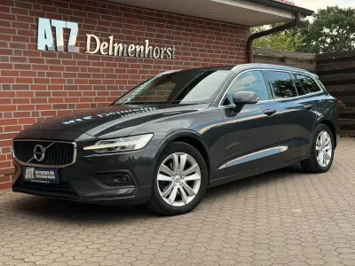 Gebraucht Volvo V60 Momentum 150 PS (110 kW) 2019 Pine grey metallic Kombi