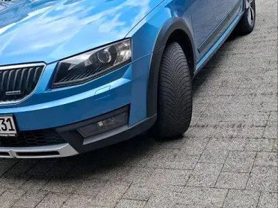 Gebraucht Skoda Octavia Scout 4x4 185 PS (136 kW) 2015 Blau Kombi