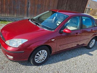 Gebraucht Ford Focus Ghia 116 PS (85 kW) 2003 Rot Limousine